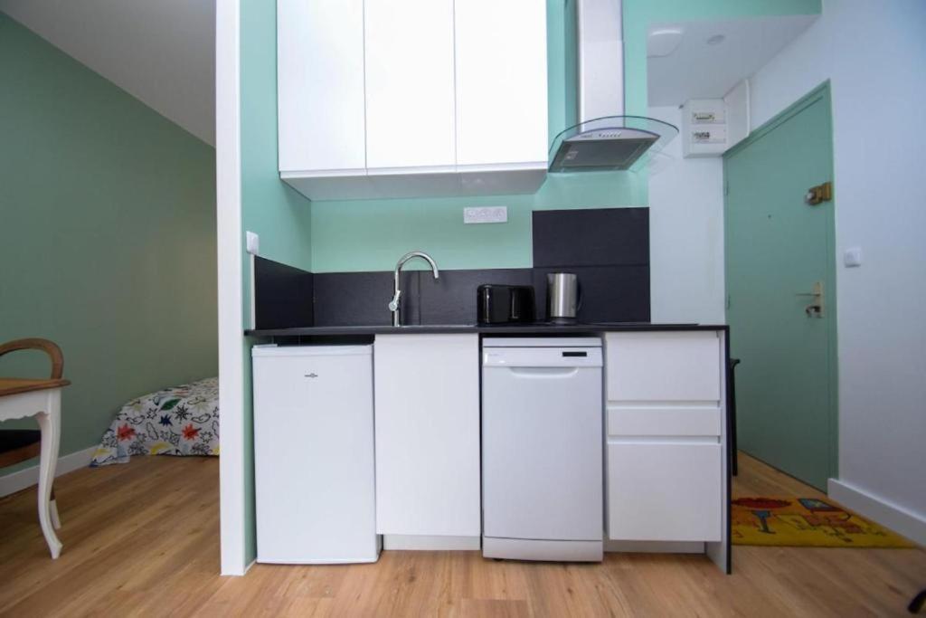 Appartement Entre Plage De L'Ecluse Et Place Du Marche Dinard Exteriör bild