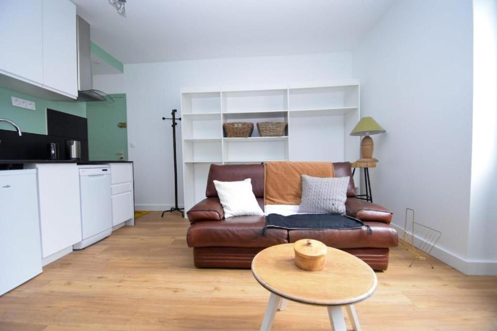 Appartement Entre Plage De L'Ecluse Et Place Du Marche Dinard Exteriör bild