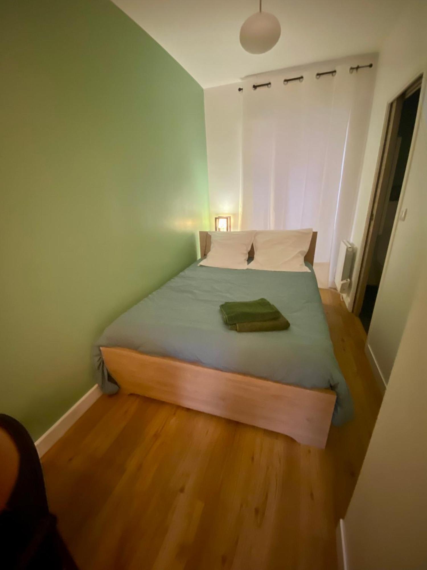 Appartement Entre Plage De L'Ecluse Et Place Du Marche Dinard Exteriör bild