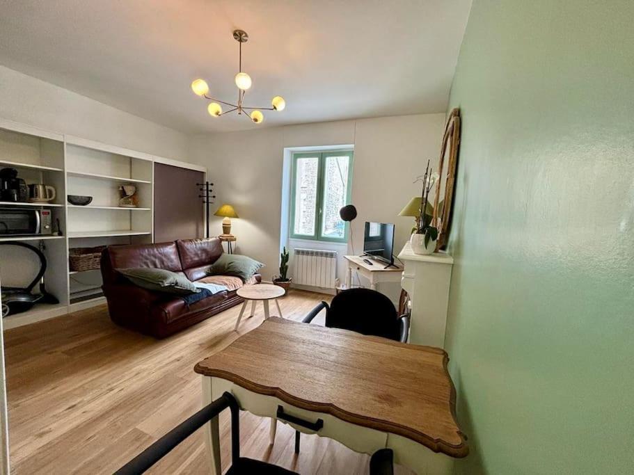 Appartement Entre Plage De L'Ecluse Et Place Du Marche Dinard Exteriör bild