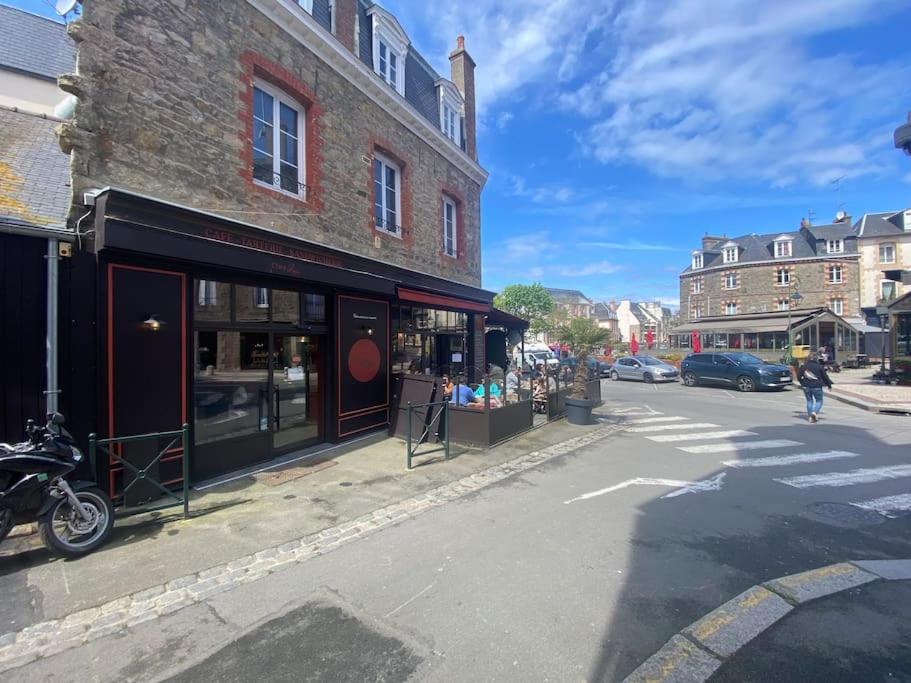Appartement Entre Plage De L'Ecluse Et Place Du Marche Dinard Exteriör bild