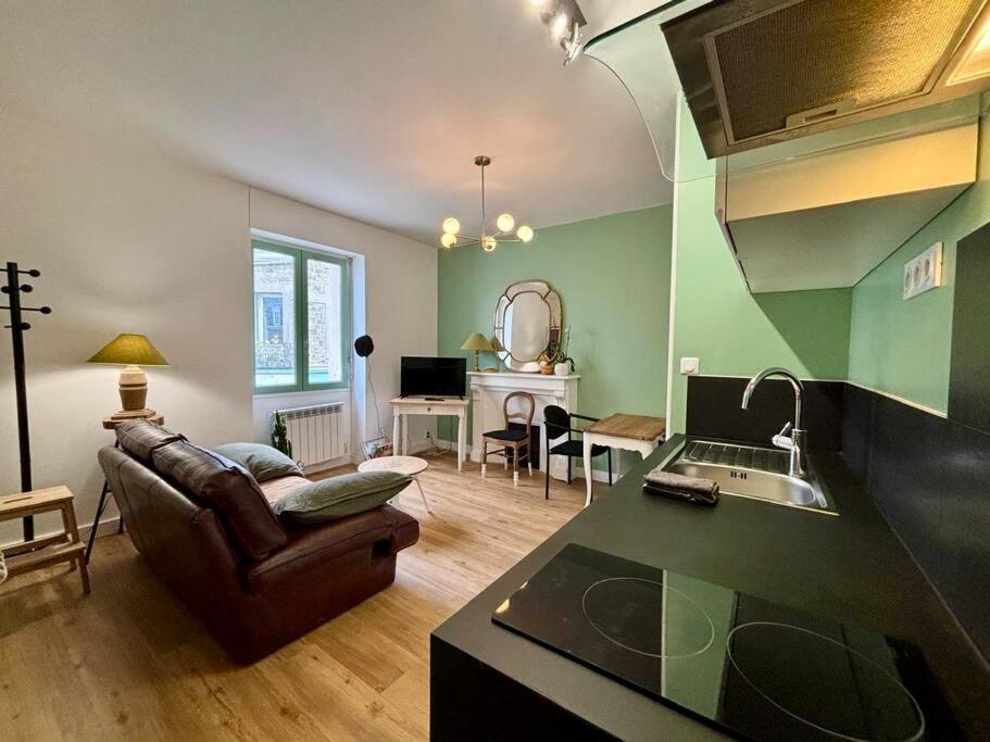 Appartement Entre Plage De L'Ecluse Et Place Du Marche Dinard Exteriör bild